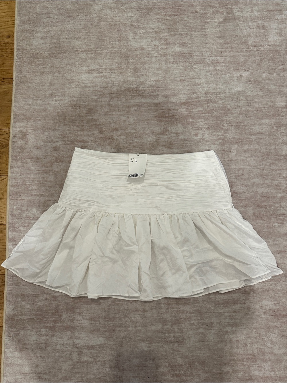 H&M White Ruffle Hem Mini Skirt